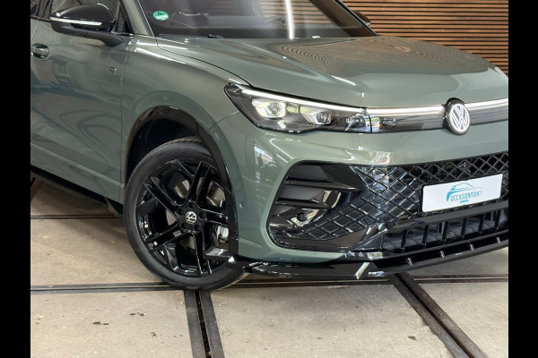 Volkswagen Tiguan 1.5 eHybrid R-Line Black MD Edition | Garantie tot 2030 | VOL! | 272PK | Full IQ.Light | H/K Sound | Trekhaak