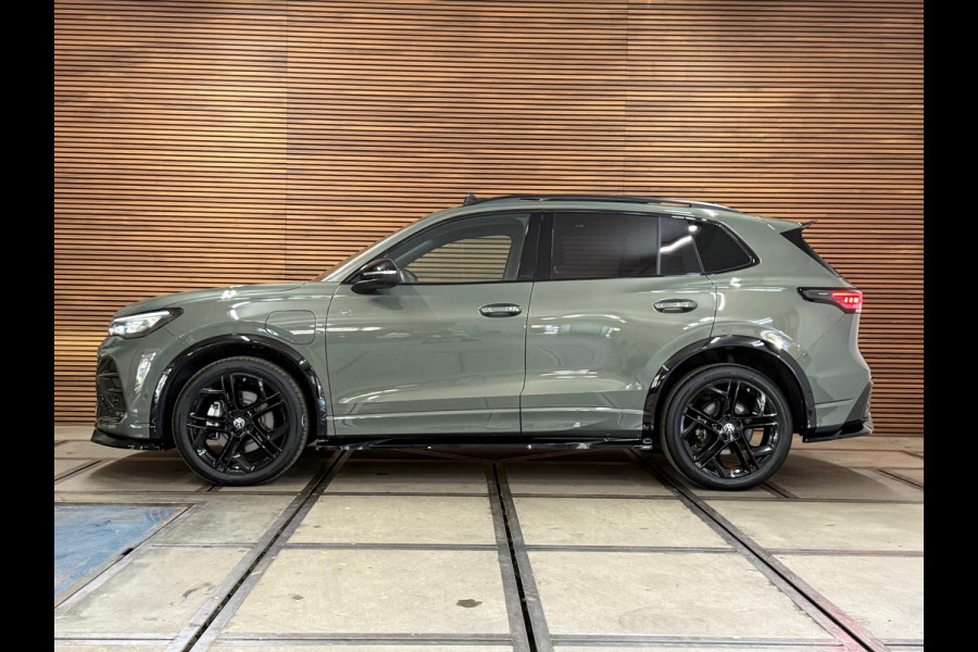Volkswagen Tiguan 1.5 eHybrid R-Line Black MD Edition | Garantie tot 2030 | VOL! | 272PK | Full IQ.Light | H/K Sound | Trekhaak