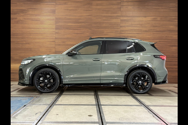 Volkswagen Tiguan 1.5 eHybrid R-Line Black MD Edition | Garantie tot 2030 | VOL! | 272PK | Full IQ.Light | H/K Sound | Trekhaak