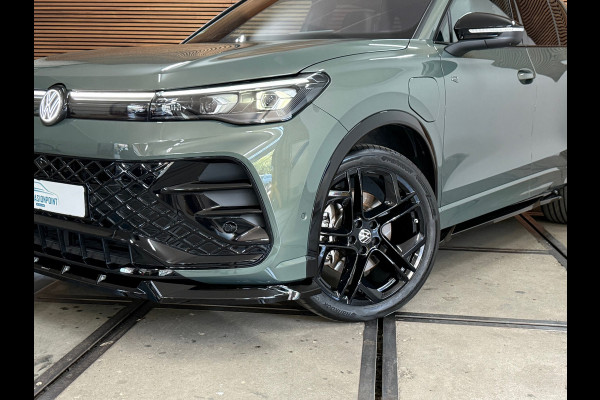 Volkswagen Tiguan 1.5 eHybrid R-Line Black MD Edition | Garantie tot 2030 | VOL! | 272PK | Full IQ.Light | H/K Sound | Trekhaak
