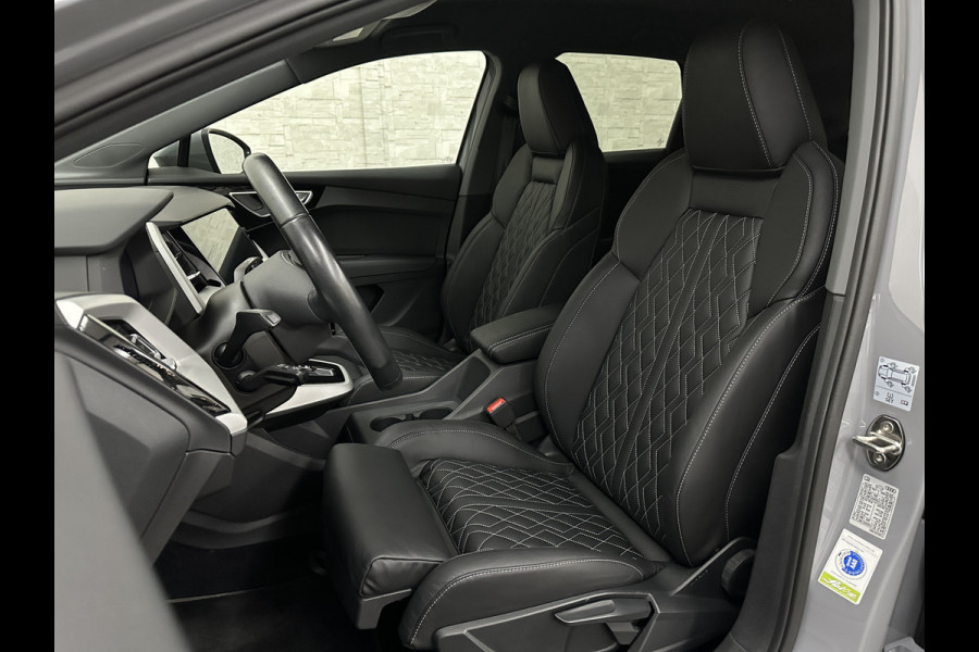 Audi Q4 e-tron 40 204PK 77 kWh | #RS-Leder | Uniek-Interieur | ACC | Sportstoelen | Getint Glas | MMI+ | Dynamic-Pakket | Stoelverwarming | Zwarte Hemelbekleding | LED | Lane Assist |
