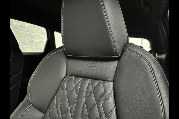 Audi Q4 e-tron 40 204PK 77 kWh | #RS-Leder | Uniek-Interieur | ACC | Sportstoelen | Getint Glas | MMI+ | Dynamic-Pakket | Stoelverwarming | Zwarte Hemelbekleding | LED | Lane Assist |