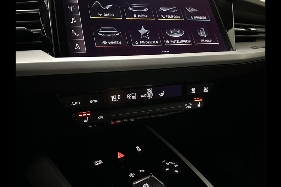 Audi Q4 e-tron 40 204PK 77 kWh | #RS-Leder | Uniek-Interieur | ACC | Sportstoelen | Getint Glas | MMI+ | Dynamic-Pakket | Stoelverwarming | Zwarte Hemelbekleding | LED | Lane Assist |