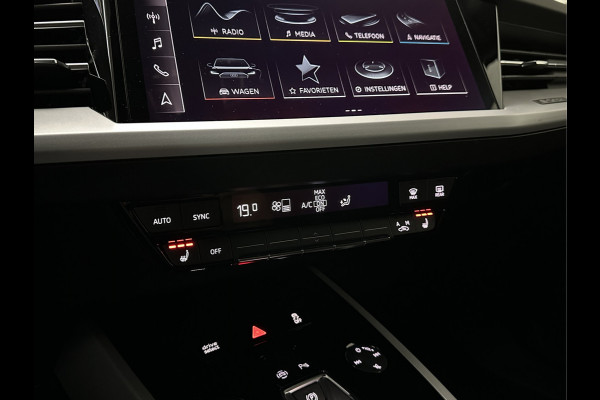 Audi Q4 e-tron 40 204PK 77 kWh | #RS-Leder | Uniek-Interieur | ACC | Sportstoelen | Getint Glas | MMI+ | Dynamic-Pakket | Stoelverwarming | Zwarte Hemelbekleding | LED | Lane Assist |