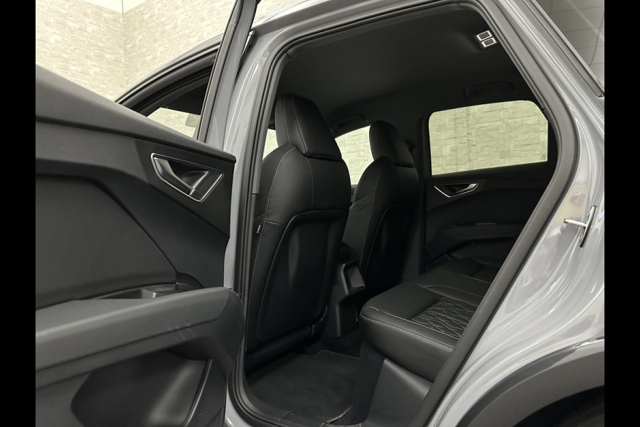 Audi Q4 e-tron 40 204PK 77 kWh | #RS-Leder | Uniek-Interieur | ACC | Sportstoelen | Getint Glas | MMI+ | Dynamic-Pakket | Stoelverwarming | Zwarte Hemelbekleding | LED | Lane Assist |
