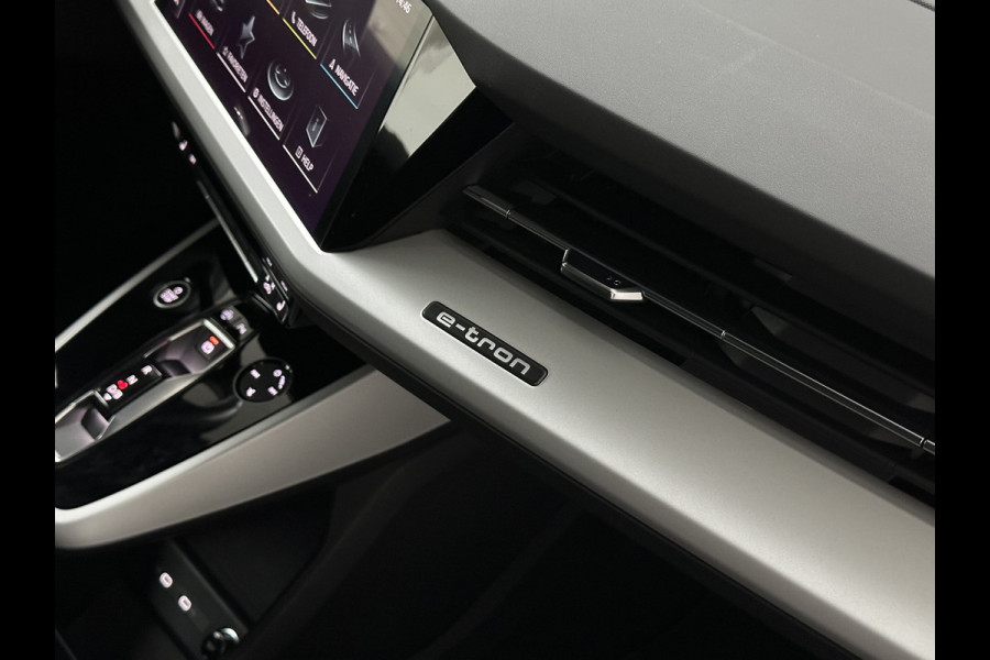 Audi Q4 e-tron 40 204PK 77 kWh | #RS-Leder | Uniek-Interieur | ACC | Sportstoelen | Getint Glas | MMI+ | Dynamic-Pakket | Stoelverwarming | Zwarte Hemelbekleding | LED | Lane Assist |