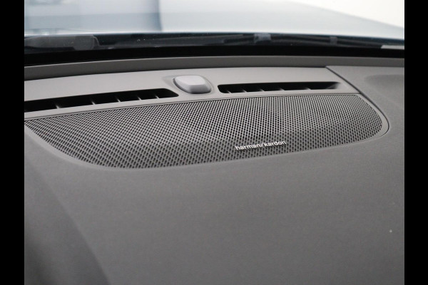 Volvo C40 Recharge Twin Intro Edition 78 kWh | SOH 91,2% | Panoramadak | Leder/alcantara | Memory | Stuur/stoel verwarming | Carplay | Harman/Kardon | 360 camera | Park assist