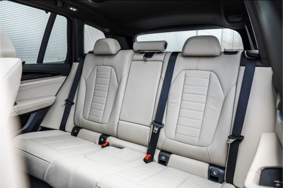 BMW X3 xDrive30e High Executive Pano / Leder / 20 inch / Camera / Carplay /