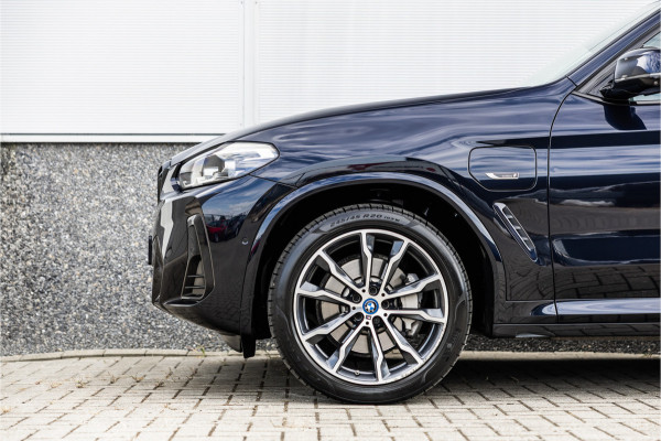 BMW X3 xDrive30e High Executive Pano / Leder / 20 inch / Camera / Carplay /