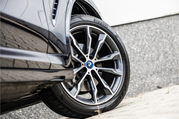 BMW X3 xDrive30e High Executive Pano / Leder / 20 inch / Camera / Carplay /
