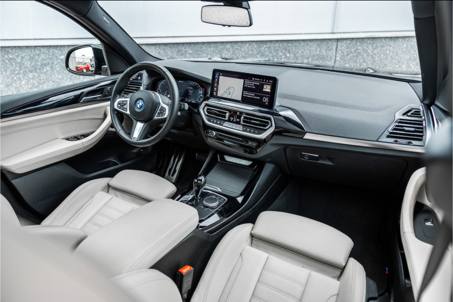 BMW X3 xDrive30e High Executive Pano / Leder / 20 inch / Camera / Carplay /