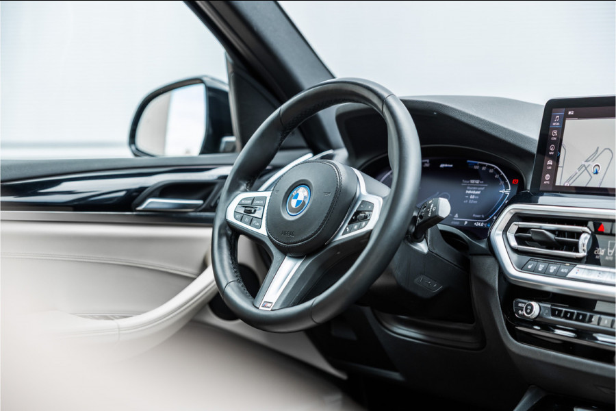 BMW X3 xDrive30e High Executive Pano / Leder / 20 inch / Camera / Carplay /