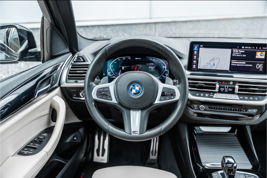 BMW X3 xDrive30e High Executive Pano / Leder / 20 inch / Camera / Carplay /