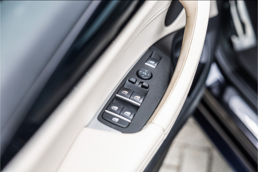 BMW X3 xDrive30e High Executive Pano / Leder / 20 inch / Camera / Carplay /