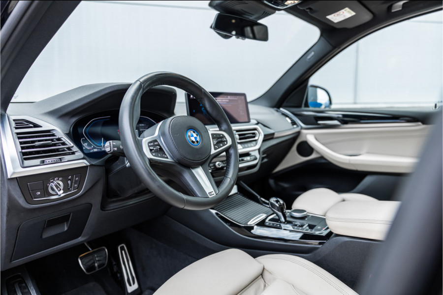 BMW X3 xDrive30e High Executive Pano / Leder / 20 inch / Camera / Carplay /