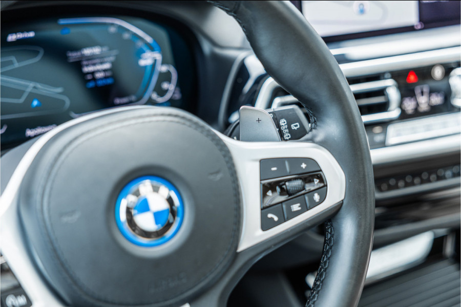 BMW X3 xDrive30e High Executive Pano / Leder / 20 inch / Camera / Carplay /