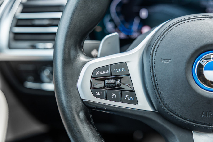 BMW X3 xDrive30e High Executive Pano / Leder / 20 inch / Camera / Carplay /