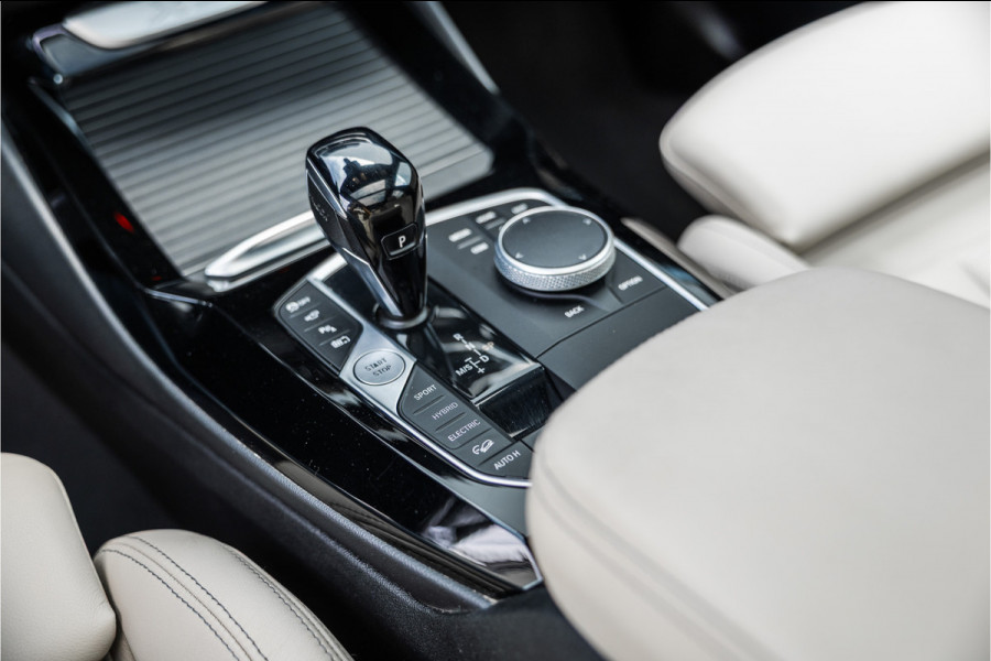 BMW X3 xDrive30e High Executive Pano / Leder / 20 inch / Camera / Carplay /
