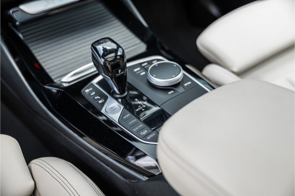 BMW X3 xDrive30e High Executive Pano / Leder / 20 inch / Camera / Carplay /
