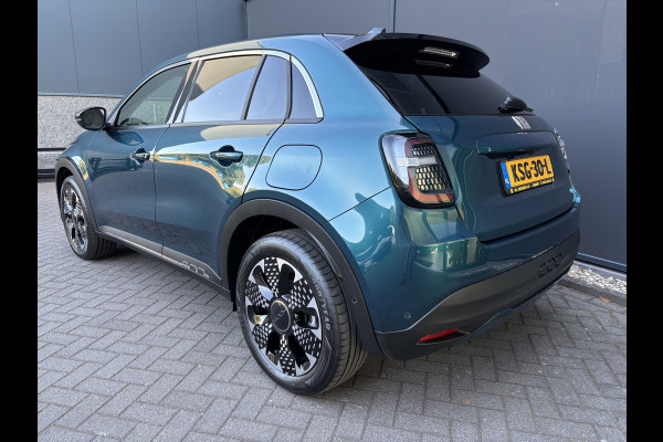 Fiat 600E La Prima 54 kWh Achteruitrijcamera - Airco - Apple carplay - Parkeersensoren - Navigatie - Draadloze telefoonoplader - Stoelverwarming - Voorstoelen met massagefunctie - Led verlichting - Bluetooth - Cruise control - Dodehoek detectie - Keyless start/ entry - Licht metalen velgen 18 inch - Stuur multifunctioneel