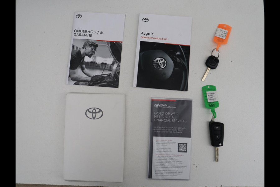 Toyota Aygo X 1.0 VVT-i MT Play | 5-deurs | Adaptive cruise | Lane assist | Carplay | DAB | NAP 31.639km | Airco