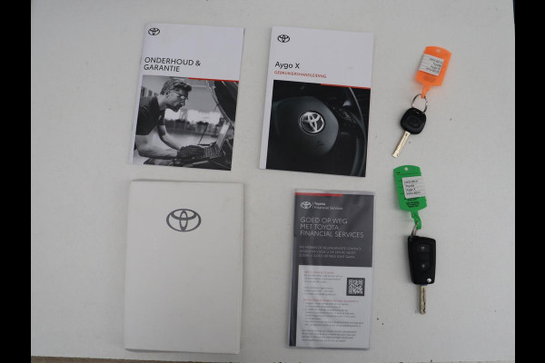 Toyota Aygo X 1.0 VVT-i MT Play | 5-deurs | Adaptive cruise | Lane assist | Carplay | DAB | NAP 31.639km | Airco
