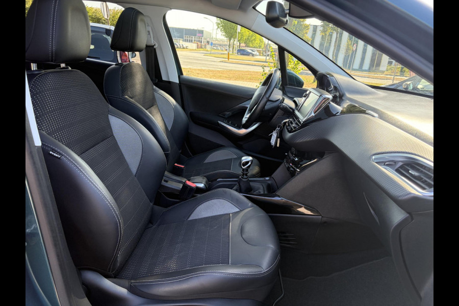 Peugeot 2008 1.2 PureTech Allure D-riem vv in 2025 l Trekhaak l 131pk l Pano l Camera l Carplay l Navi l Halfleder l Clima l Cruise l 6 Bak l 2e Eigenaar l Pdc l N.A.P l Apk tot 01-2027