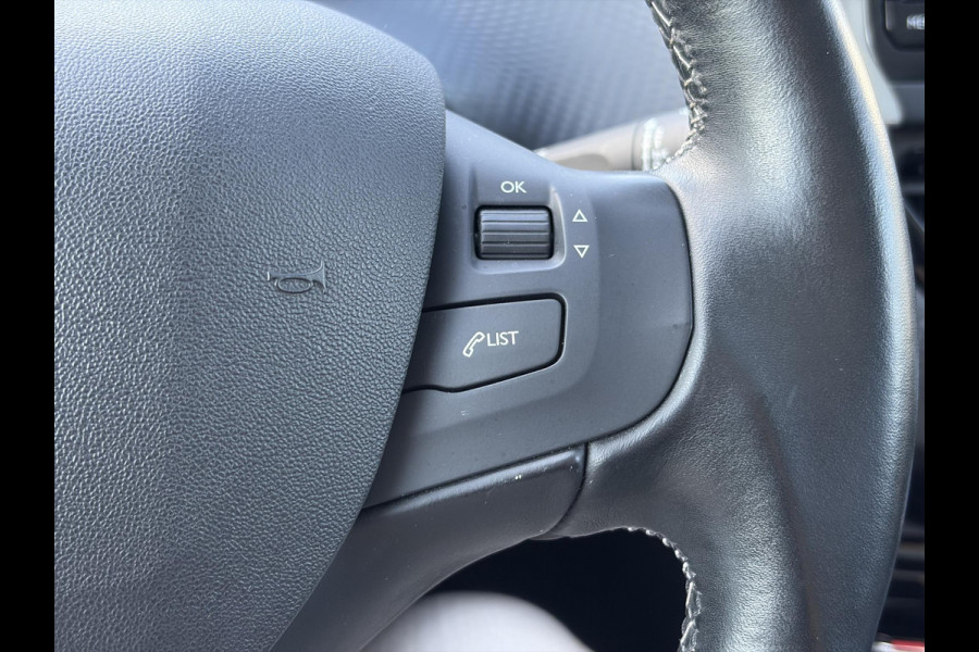 Peugeot 2008 1.2 PureTech Allure D-riem vv in 2025 l Trekhaak l 131pk l Pano l Camera l Carplay l Navi l Halfleder l Clima l Cruise l 6 Bak l 2e Eigenaar l Pdc l N.A.P l Apk tot 01-2027