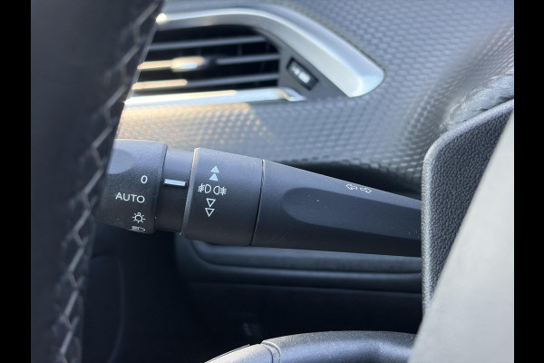 Peugeot 2008 1.2 PureTech Allure D-riem vv in 2025 l Trekhaak l 131pk l Pano l Camera l Carplay l Navi l Halfleder l Clima l Cruise l 6 Bak l 2e Eigenaar l Pdc l N.A.P l Apk tot 01-2027