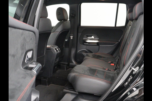 Mercedes-Benz GLB 200 AMG Line | Leder/alcantara | Stoelverwarming | Cruise control | Lane assist | Sfeerverlichting | Camera | Park assist | Trekhaak