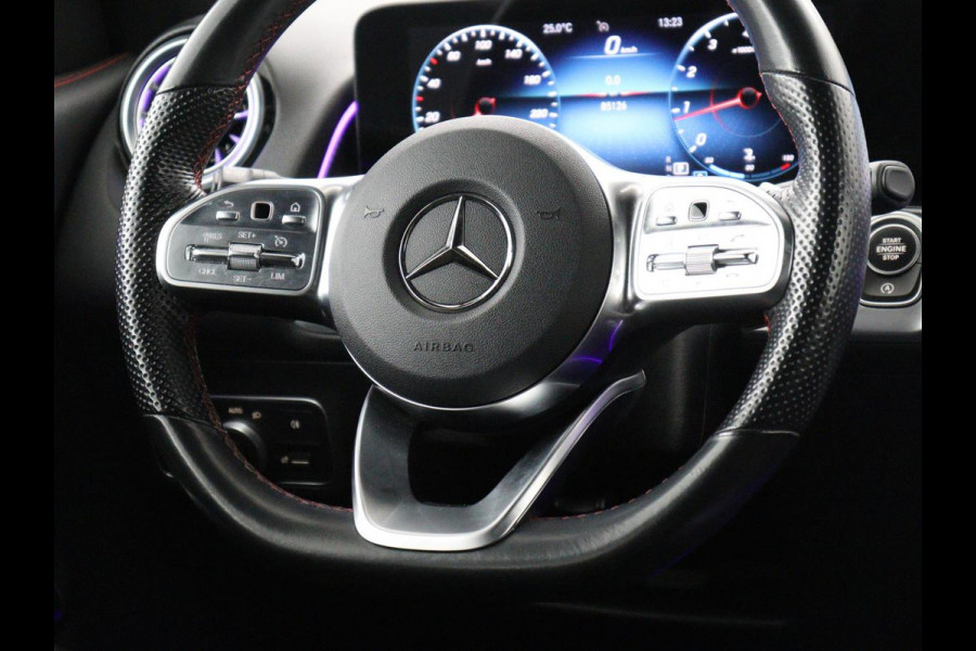 Mercedes-Benz GLB 200 AMG Line | Leder/alcantara | Stoelverwarming | Cruise control | Lane assist | Sfeerverlichting | Camera | Park assist | Trekhaak