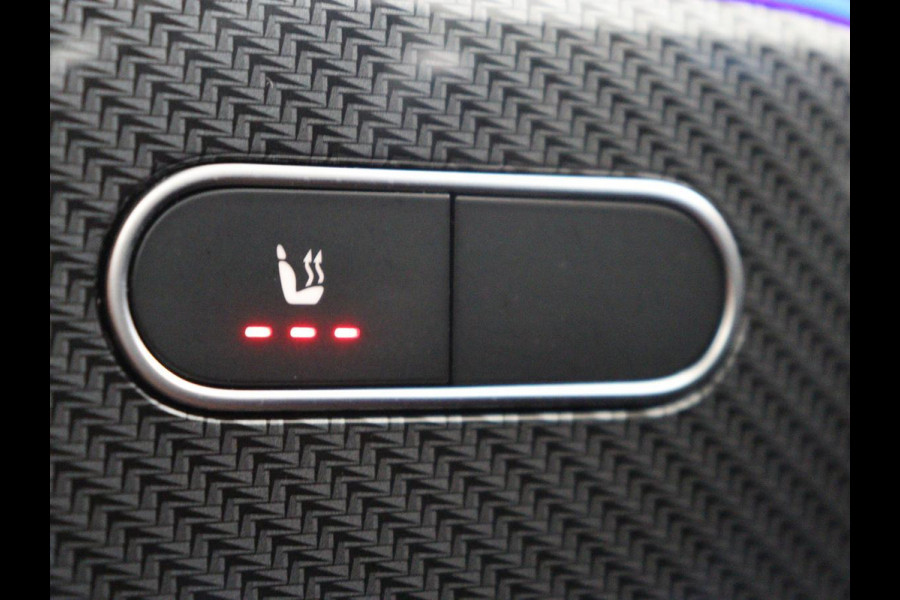 Mercedes-Benz GLB 200 AMG Line | Leder/alcantara | Stoelverwarming | Cruise control | Lane assist | Sfeerverlichting | Camera | Park assist | Trekhaak