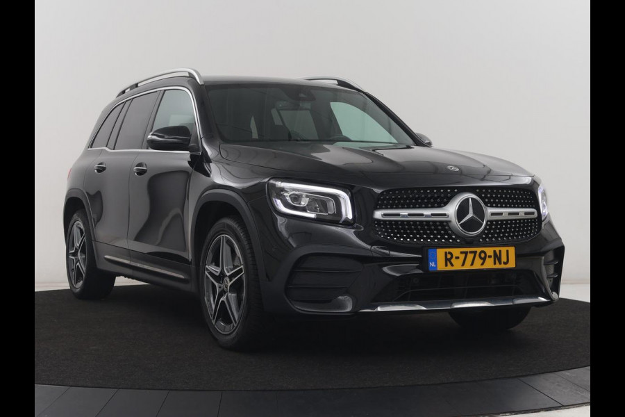 Mercedes-Benz GLB 200 AMG Line | Leder/alcantara | Stoelverwarming | Cruise control | Lane assist | Sfeerverlichting | Camera | Park assist | Trekhaak