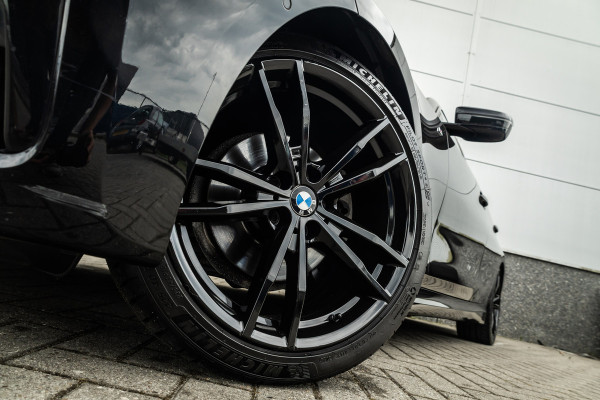 BMW 3 Serie Touring 320i M Sport High Ex Camera / HiFi / Trekhaak / 19inch /