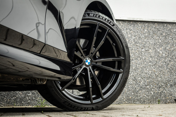 BMW 3 Serie Touring 320i M Sport High Ex Camera / HiFi / Trekhaak / 19inch /