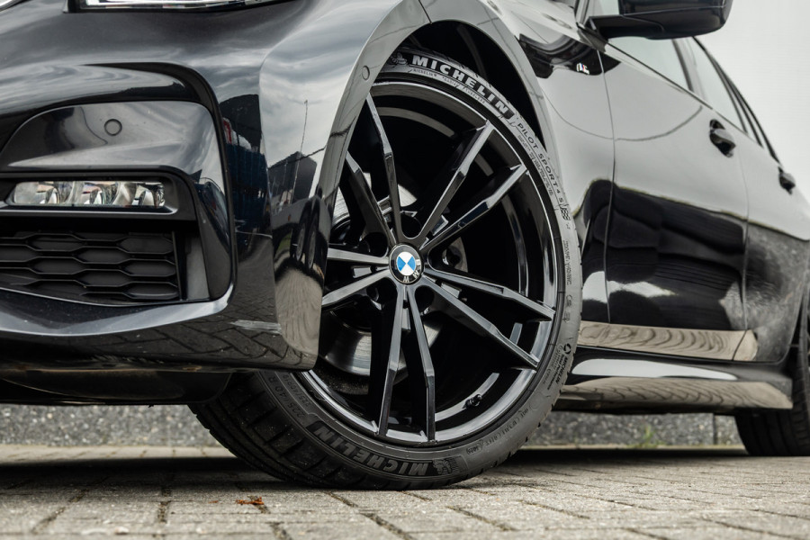 BMW 3 Serie Touring 320i M Sport High Ex Camera / HiFi / Trekhaak / 19inch /