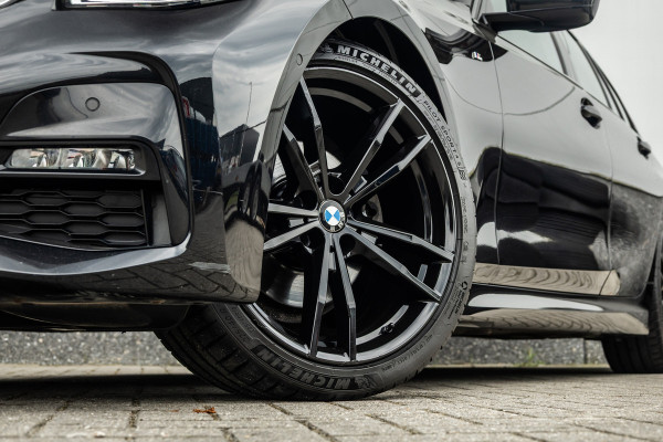 BMW 3 Serie Touring 320i M Sport High Ex Camera / HiFi / Trekhaak / 19inch /