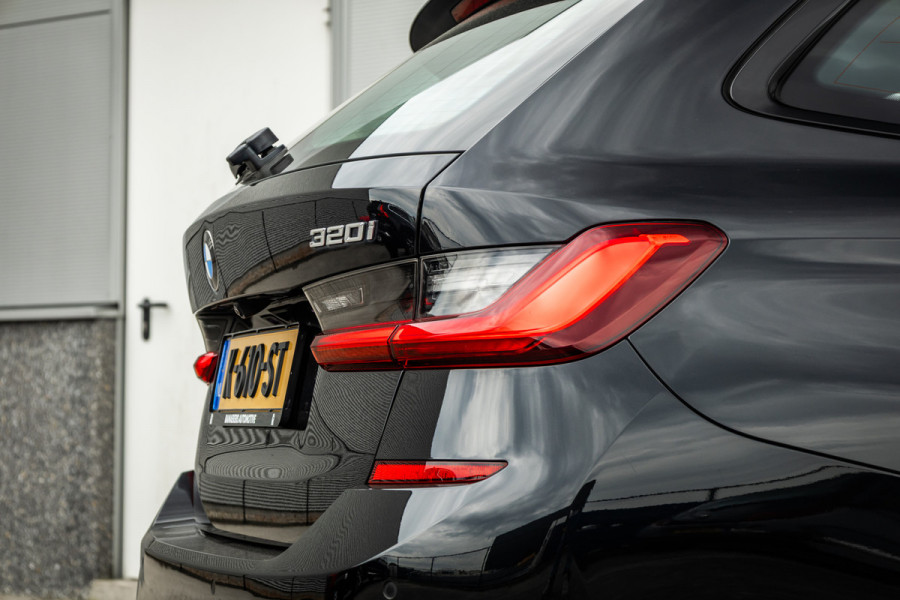 BMW 3 Serie Touring 320i M Sport High Ex Camera / HiFi / Trekhaak / 19inch /