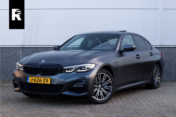 BMW 3 Serie 330e High Ex M-Sport Frozen / Glazen dak / Adaptief onderstel / Electrische stoelen /