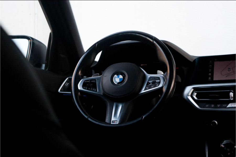 BMW 3 Serie 330e High Ex M-Sport Frozen / Glazen dak / Adaptief onderstel / Electrische stoelen /