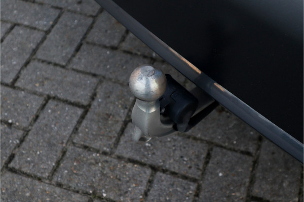 BMW 3 Serie 330e High Ex M-Sport Frozen / Glazen dak / Adaptief onderstel / Electrische stoelen /