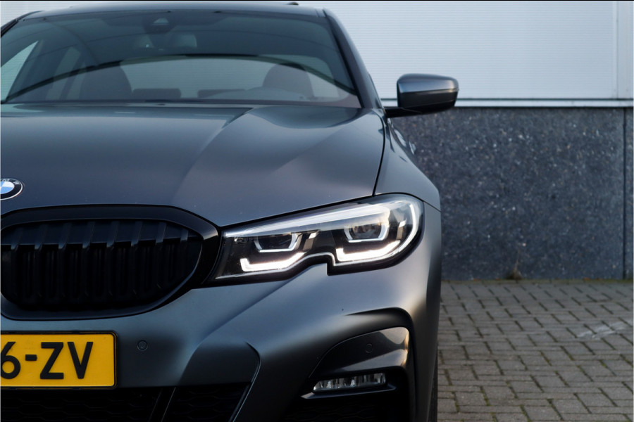 BMW 3 Serie 330e High Ex M-Sport Frozen / Glazen dak / Adaptief onderstel / Electrische stoelen /