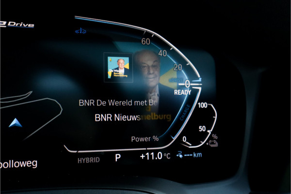 BMW 3 Serie 330e High Ex M-Sport Frozen / Glazen dak / Adaptief onderstel / Electrische stoelen /
