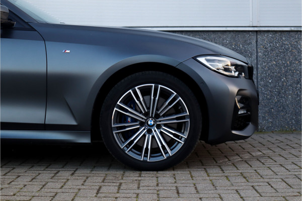 BMW 3 Serie 330e High Ex M-Sport Frozen / Glazen dak / Adaptief onderstel / Electrische stoelen /