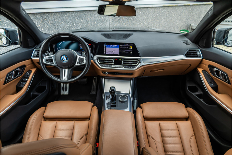 BMW 3-serie 320e M-Sport Dravitgrau / Schaal stoel / HiFi / Camera /