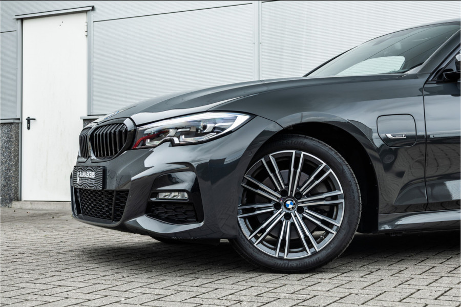 BMW 3-serie 320e M-Sport Dravitgrau / Schaal stoel / HiFi / Camera /