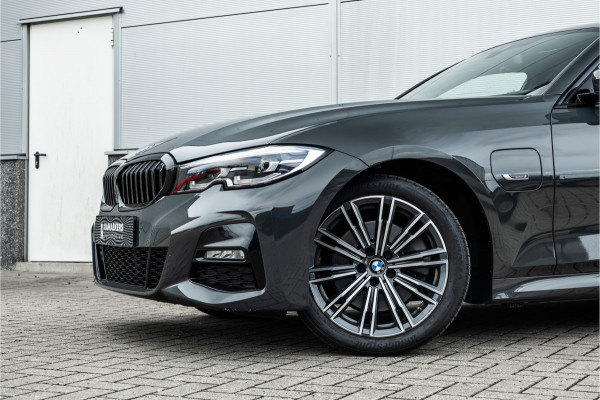 BMW 3-serie 320e M-Sport Dravitgrau / Schaal stoel / HiFi / Camera /