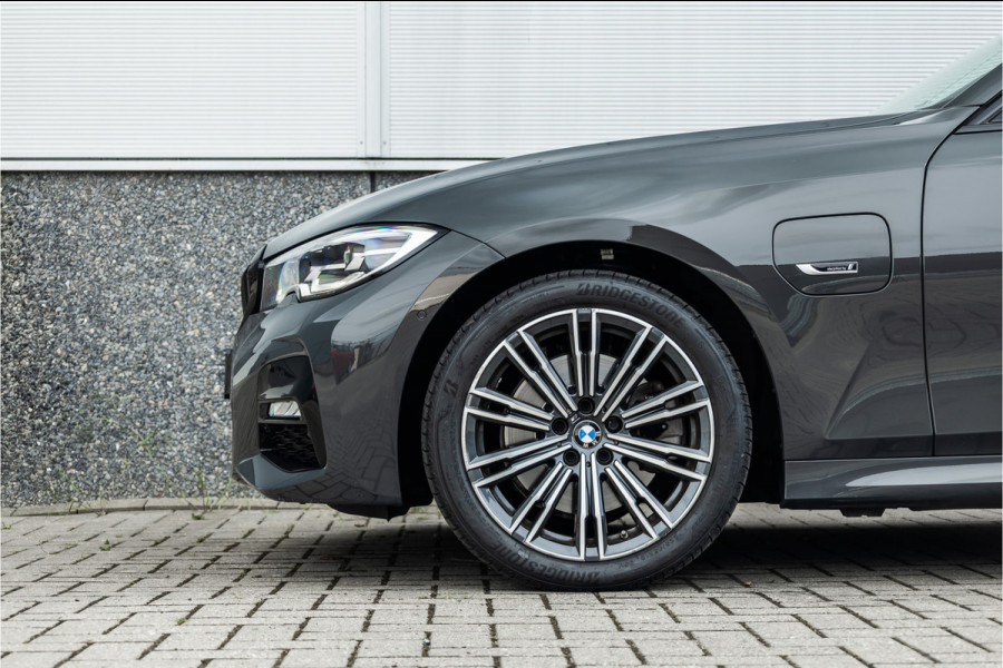 BMW 3-serie 320e M-Sport Dravitgrau / Schaal stoel / HiFi / Camera /