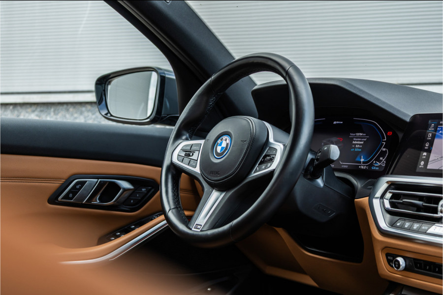 BMW 3-serie 320e M-Sport Dravitgrau / Schaal stoel / HiFi / Camera /
