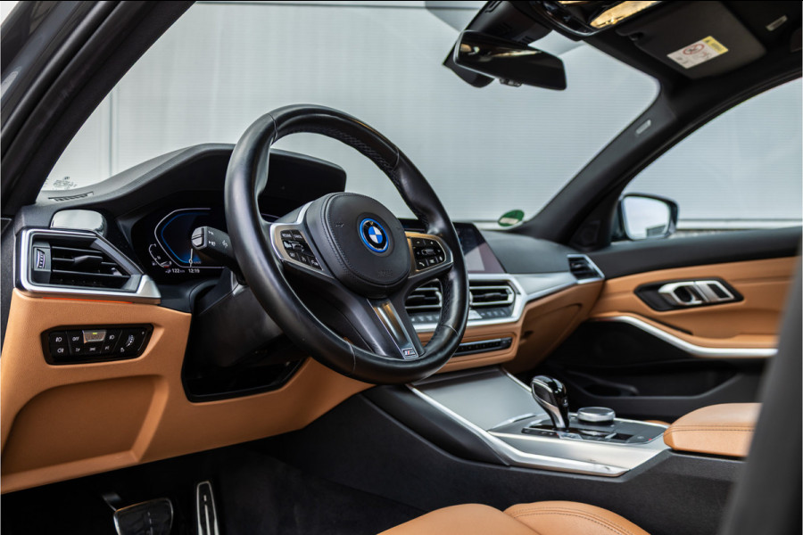 BMW 3-serie 320e M-Sport Dravitgrau / Schaal stoel / HiFi / Camera /